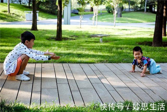 哥哥|男孩想要个妹妹,妈妈一口气生下两个妹妹,男孩:还能退货吗?