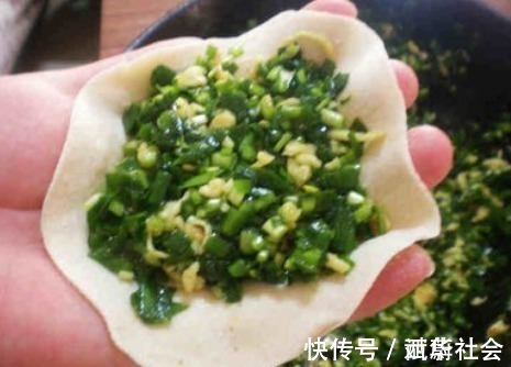 饺子|做韭菜馅饺子，韭菜不要直接拌！大厨教你一招，韭菜香嫩不出汁儿