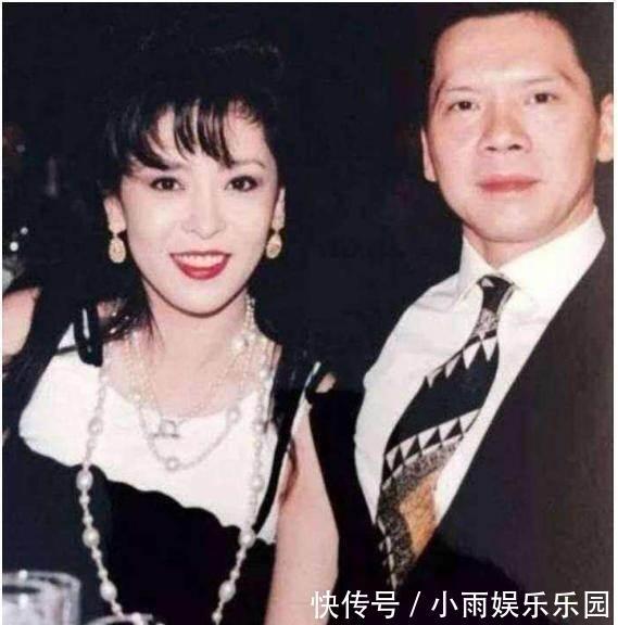 贵气|向太新年也换发型,烫“泡面头”配圆脸显贵气,阔太太也是洋气人