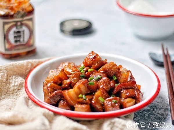 做红烧肉时,冰糖不是要点,大厨偷偷放点“它”,一大锅不够吃