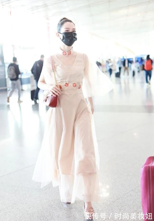 连衣裙|吉娜不愧是“中国媳妇”,穿旗袍连衣裙高贵优雅,郎朗太有福了