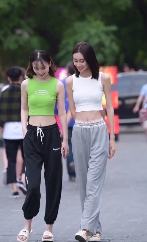 潮流精必须要有，这种露脐装还能流行二十年