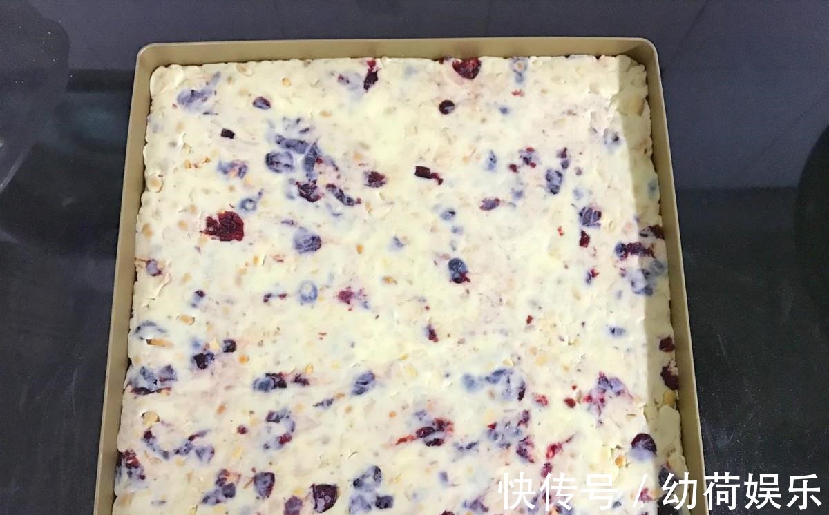 儿子爱吃牛轧糖不用花钱买，自己在家就能做，简单好做无添加