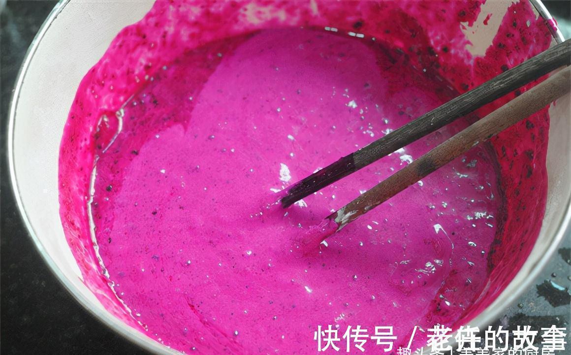 火龙果糍|便秘长痘反反复复?秋天该吃此物!搓一搓撒点粉,香甜软糯好解馋