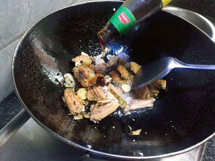 色香味俱全的可乐鸡翅,家人都很喜欢吃又实惠,招待客人倍有面