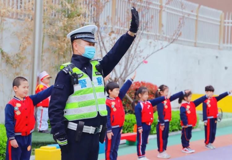 全国中小学生安全教育日 济南市中区福景幼儿园请来“交警叔叔”讲安全