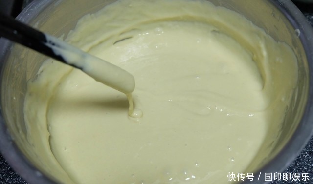 玉米面饼简单又好吃,搅一搅拌一拌,3分钟煎一锅,香软营养好