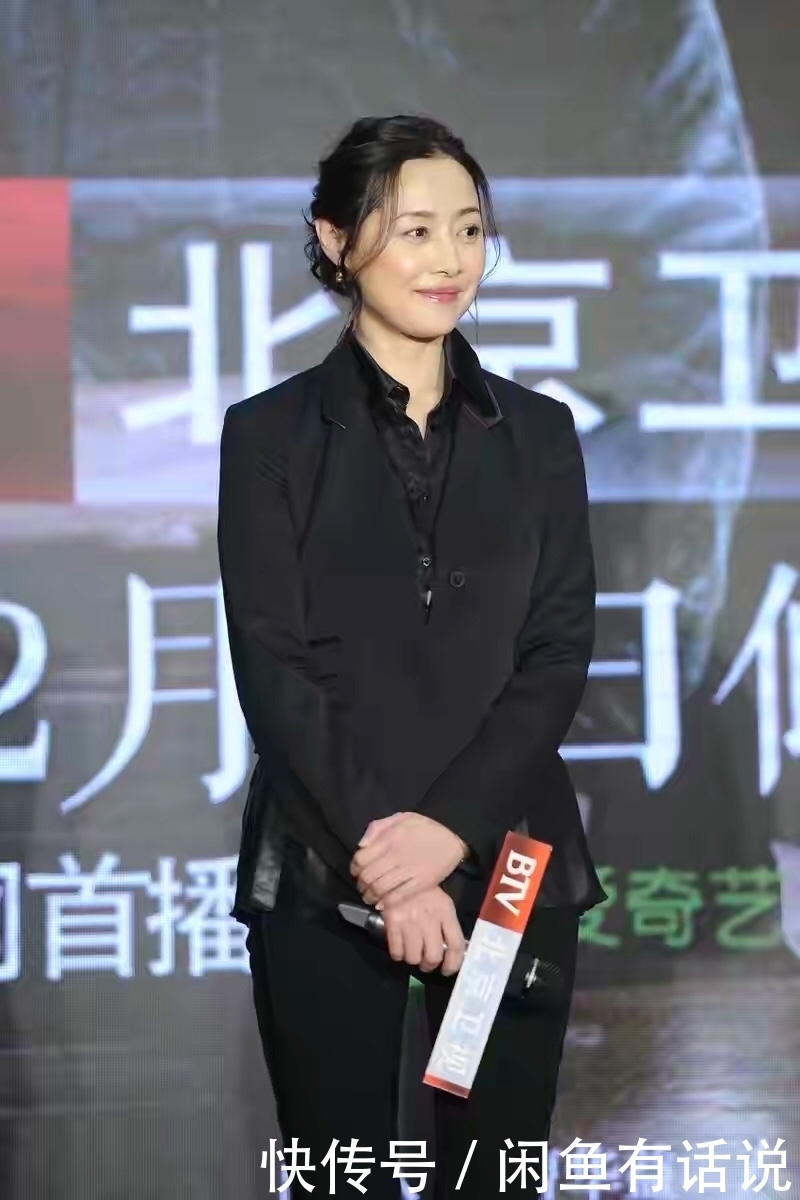 裙子|刘蓓真会博眼球,穿一身“鱼鳞裙”还不够,里面再套裙子意外洋气