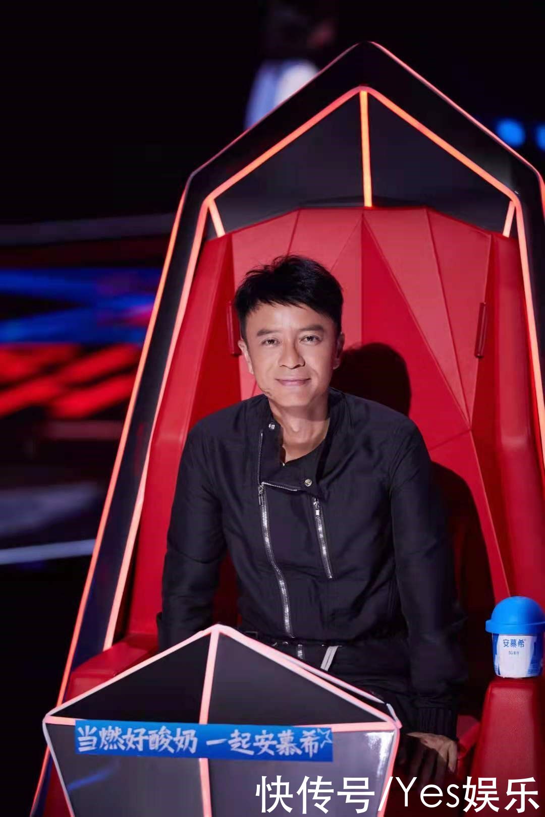 学员|《中国好声音》“抢人大战”战火升级，萌新导师李克勤收获颇丰