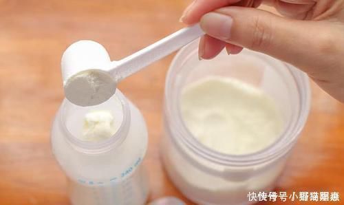 差距|双胞胎兄弟,喂弟弟母乳,喂哥哥奶粉,7个月后差距明显