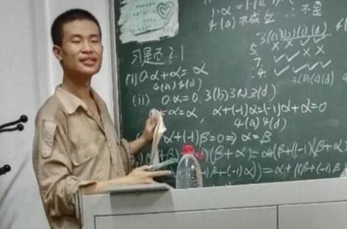 板书@北大“韦神”再次走红,板书好似视觉盛宴,老师都表示称赞