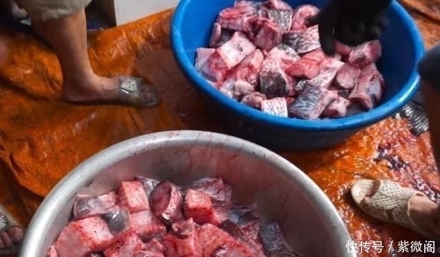 用掉|大爷一家卖传统“坛子肉”,一坛子要卖25,每天用掉300个坛子