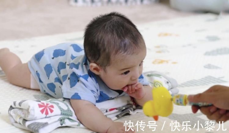 孩子|宝宝在周岁前,大运动发育会经历“分水岭”,家长要提前做好准备