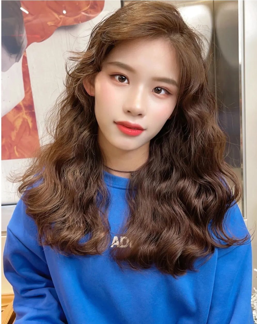 高光 当下什么发型最火? 谷爱凌的高光发色很高级, 还有洋气卷卷烫