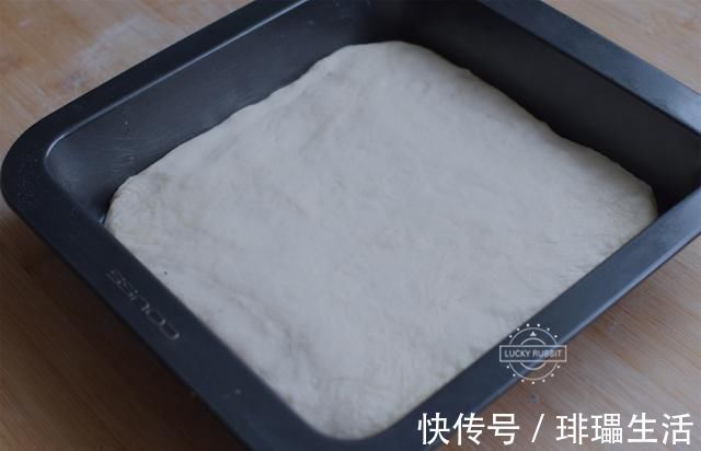 这面包做起来又快又好,平时要4个小时,这个只需3小时,真方便