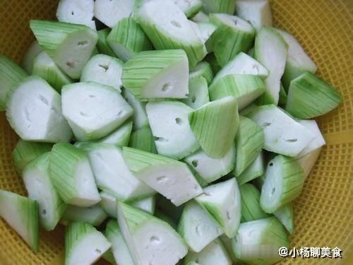 丝瓜|炒丝瓜，有人用盐腌，有人加醋泡，都不对！这才是正确做法，真香