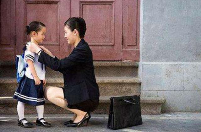 动画片|“最美厂花”带儿子上班,孩子在妈妈怀里睡着,网友感叹更美了