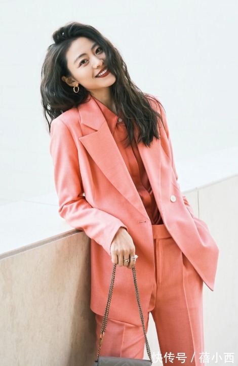 九分裤|穿西装外套别总是配裙子,搭配这些裤装更高级时髦,梨型身材必入