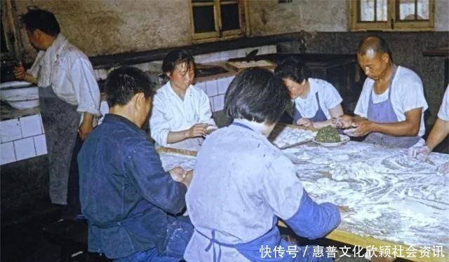 单位|老照片80年代的大型国营工厂,曾经最红火的“铁饭碗”单位