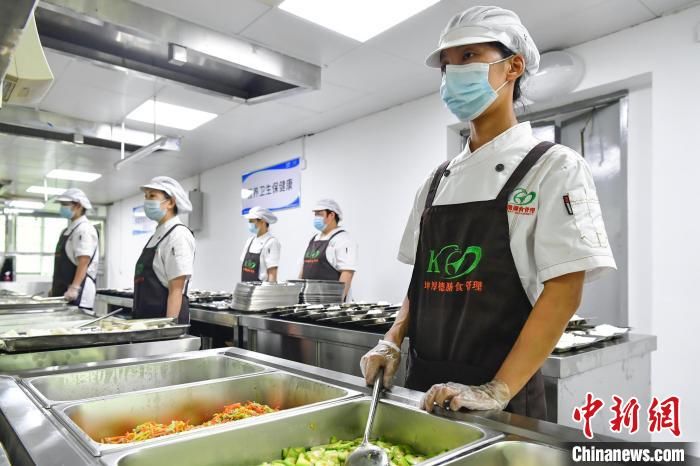 第一餐|湖北宜昌：中小学校园营养午餐正式开餐