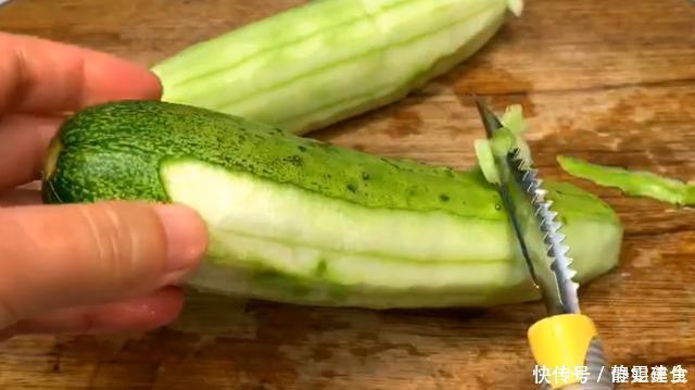 饭店48元的凉拌黄瓜,原来多加了这2步,学会做给家人吃,太香了