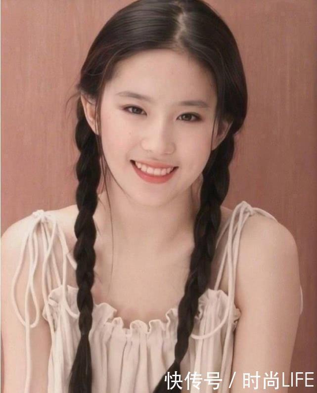 脸上|脸上有这3个“标志”的女生,不要披头散发,这样做才是真女神