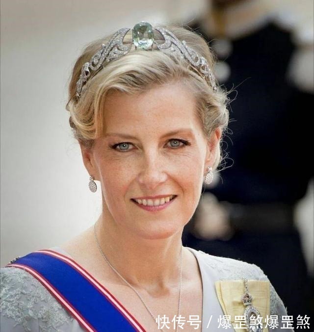 欧洲王室 欧洲王室偏爱海蓝宝项链和冠冕,只因人美海蓝宝石更美!