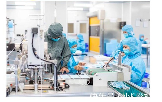 高格|活力珠海号”主题客机首航,格力地产高格健康定制口罩“冲上云霄