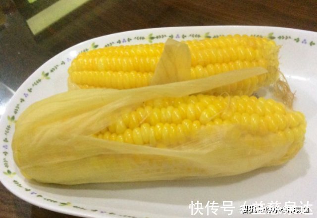 香甜|煮玉米时不要直接下锅，多加一勺它，玉米软糯香甜，营养不流失