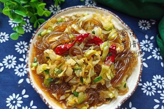 包菜炒粉条，很多人第一步就错了，大厨教你一招，营养下饭不起坨