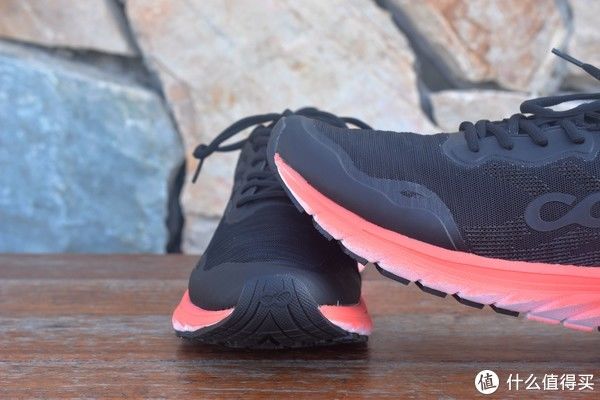 跑鞋|入门跑鞋新选，咕咚10K悦弹跑鞋体验：轻弹又透气，还有多重防护