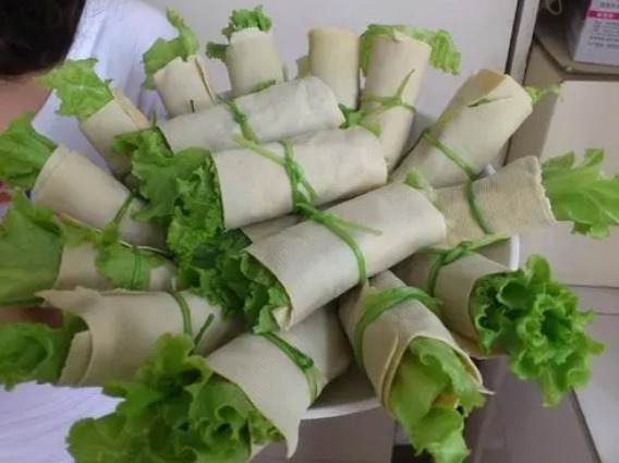 豆皮卷|生菜是“脂肪杀手”，做成豆皮卷，营养高，低脂刮油，吃出好身材