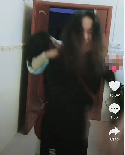 马化腾|某音博主跪求马化腾马云把游戏关掉，哭喊跪拜，难道真的有用吗