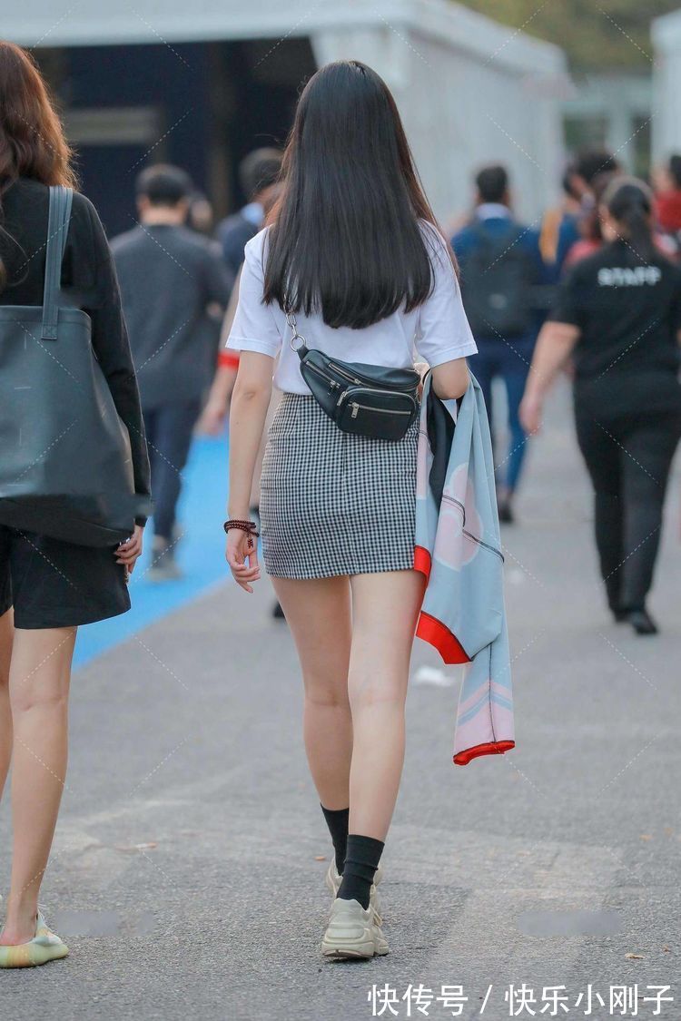 短袖 白色的短袖衫清新又显气质,高挑美丽又显清新