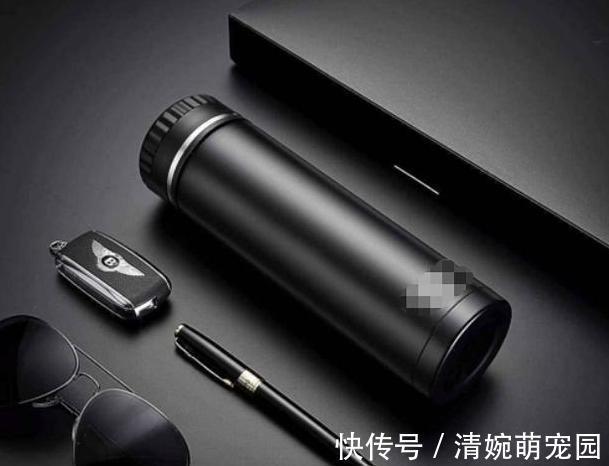 热水|央视曝光“夺命保温杯”,热水倒进变毒水出来,父母要提高警惕