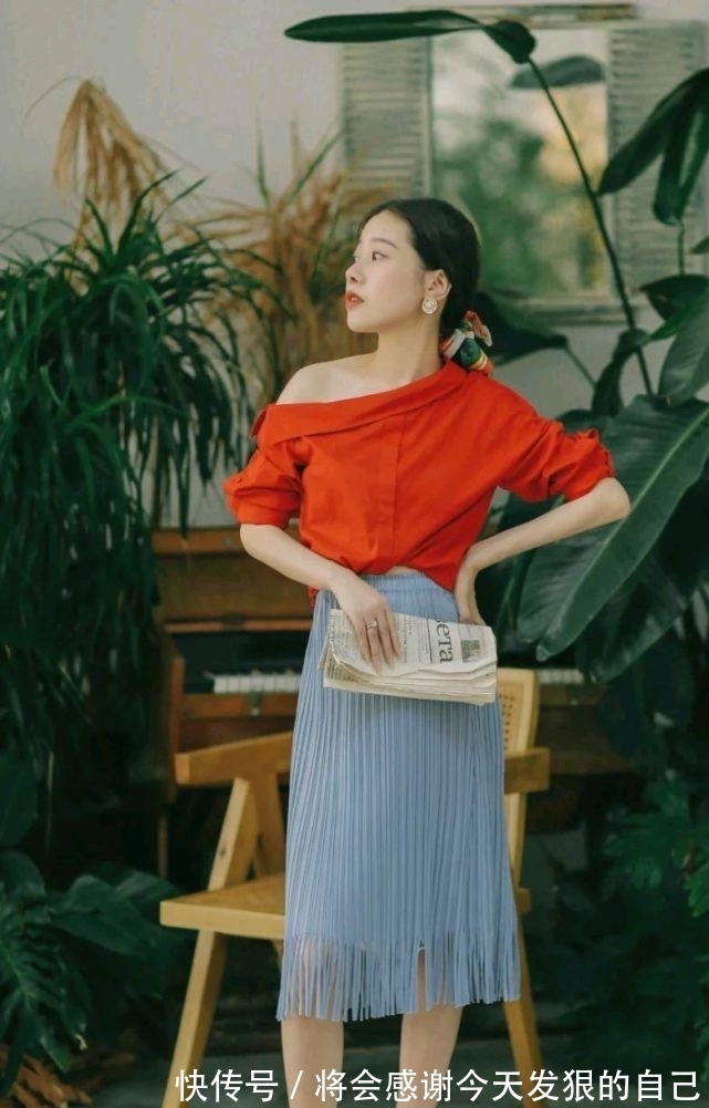 t恤|用精致的穿搭邂逅盛夏，温柔婉约的搭配，释放自身的魅力