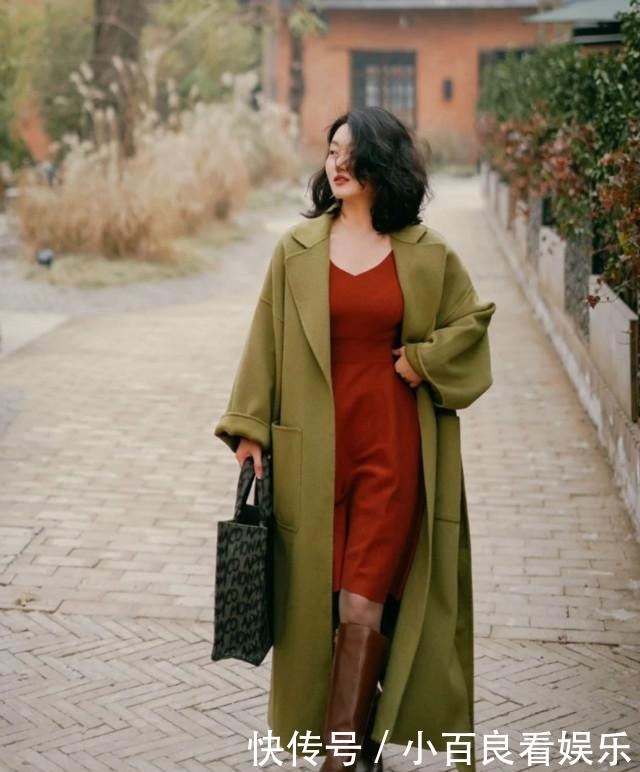 冬天穿裙子冷?不试试“针织裙+长管靴”这样穿,都不知道多时髦