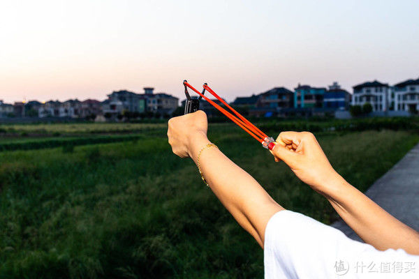 橡皮筋|户外旅游有品精选 篇七：即是弹弓！也是刀!纳拓户外多功能弹弓轻体验