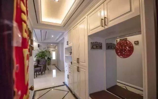 三居室|新房入住一年,忍不住晒晒,入户鞋柜最实用了,客厅大气漂亮!