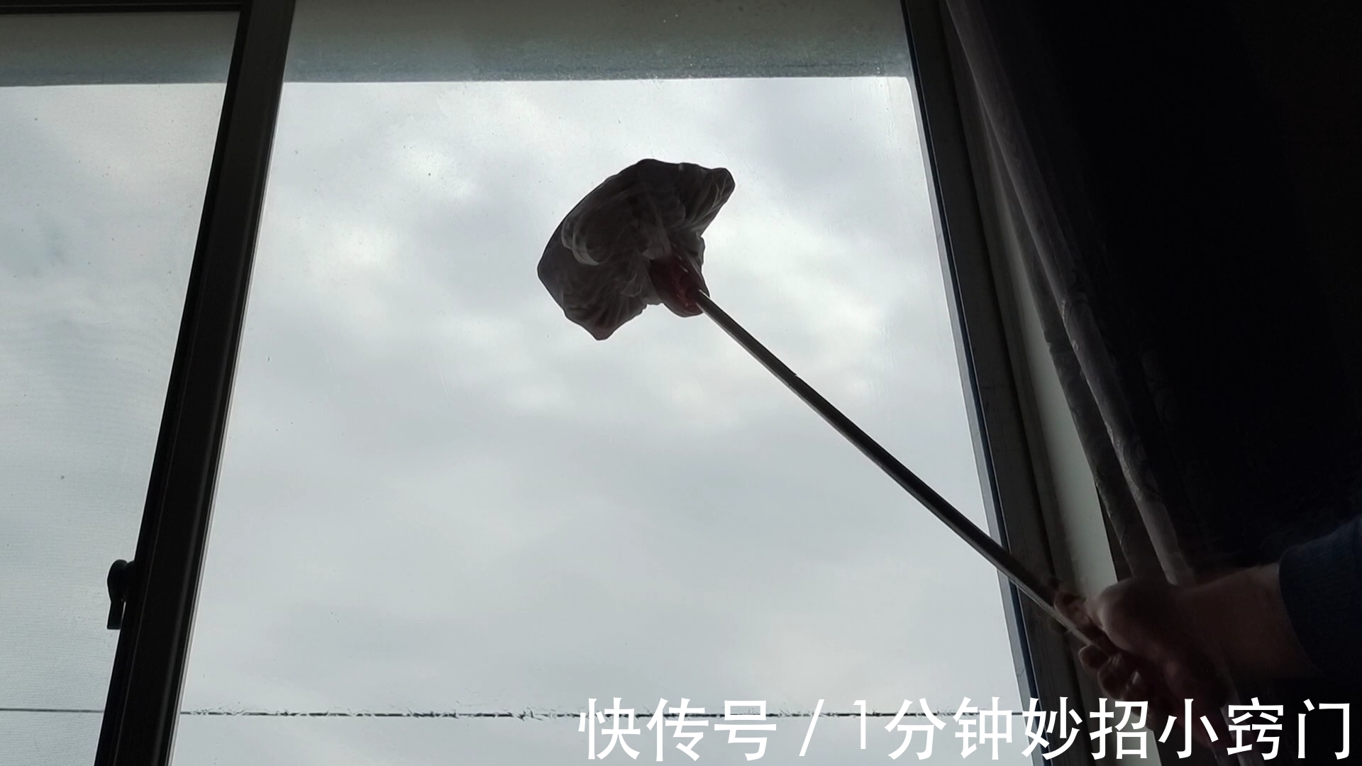 溶液|高处玻璃不好擦?不用请保洁了,简单一招,两面玻璃干净无水渍