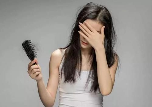 头发|女子常用盐水洗头,看看发生了什么变化?医生:不妨尝试一下