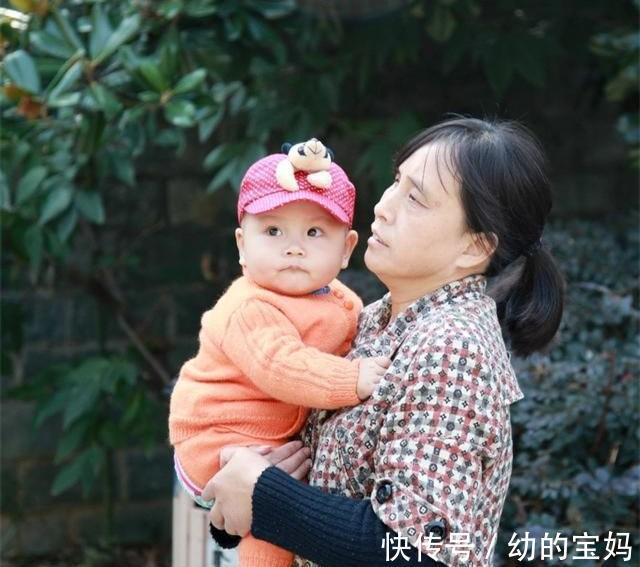 表面|辅食喂养三大“坑”,宝宝吃得香只是表面现象,潜在肠胃紊乱问题