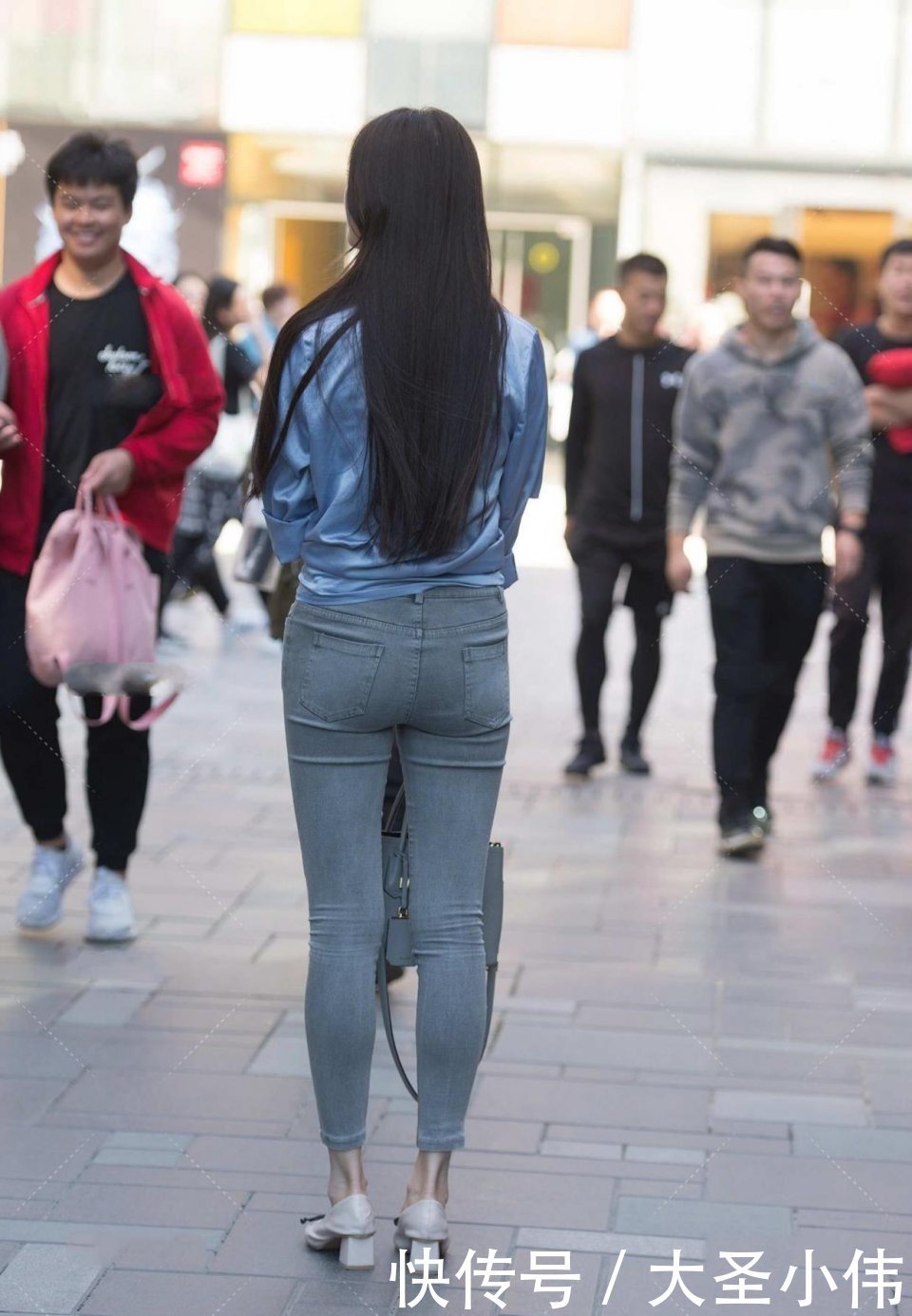 颜值|美女街拍:这才是真正的气质女神,光是看颜值,估计就会有很多人追求她吧