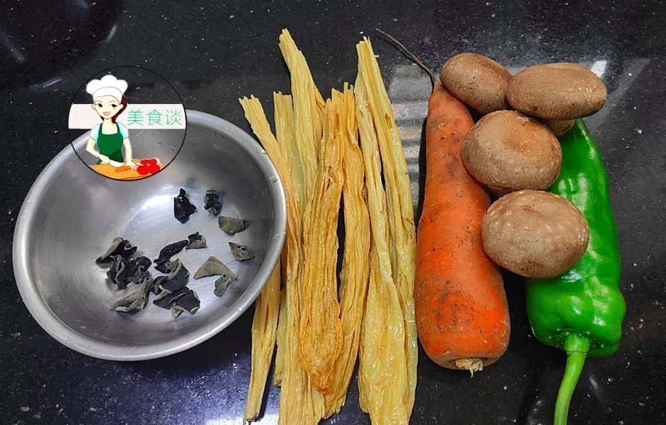 这几样素菜一起炒,不放肉也很鲜香,营养又实惠,大人小孩都爱吃