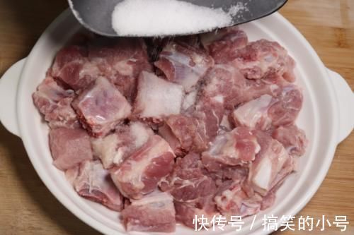 煮猪肉炖排骨,“最忌”放这3味料,很多人都习惯放,难怪不好吃