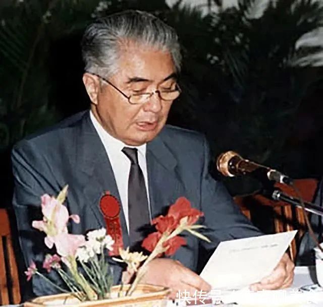 手迹&荣毅仁8幅书法手迹欣赏,网友:品格高尚字如其人