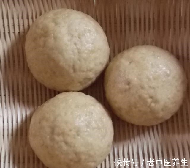 燕麦馒头,馒头的表面看起来凹凸不平,但是并不影响它的美味哈