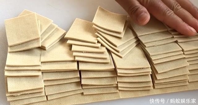 豆腐皮最好吃的新做法,盐水一泡,烤一烤,无油健康,个个鼓大泡
