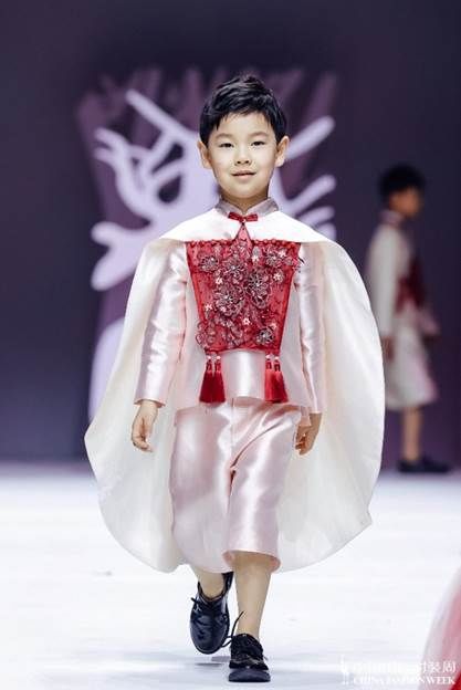 红鼓小爱?笑容魔法——AW2021中国国际时装周全新发布