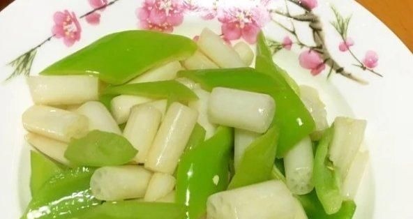 雀斑|聪明女人吃这菜,称“穷人的阿胶”,除去老雀斑,皱纹没了,补血养颜